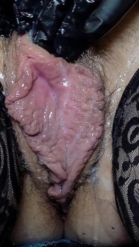 Gorda Jugosa MILF Con Coño Bajo El Cierre De Gruesos Muslos, Masturbación