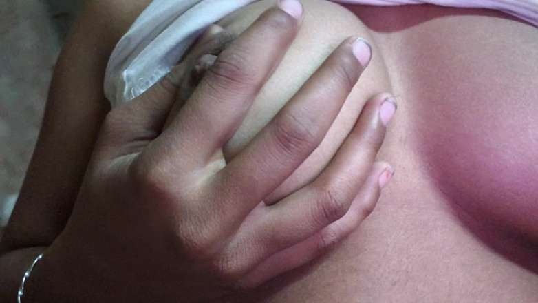 Moma: Video seksi gadis hot ini