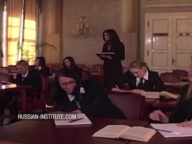 Russian Institute: Хардкорний секс утрьох з гарячою блондинкою-тінкою