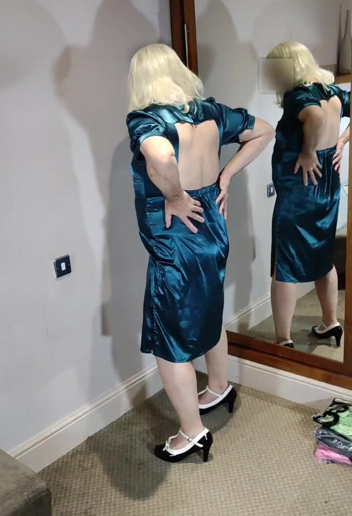 Nottstvslut: Crossdresser super hot backless blue satin