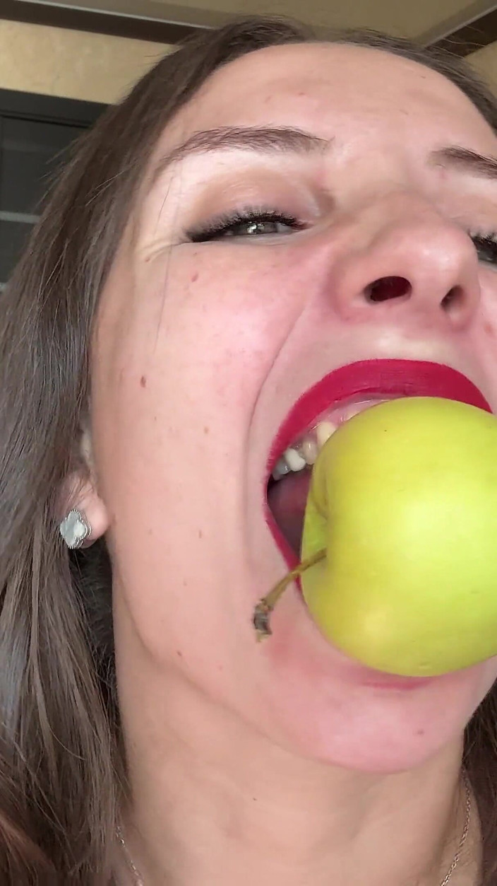 Hottie goddess: Svälja biteförförelse pOV