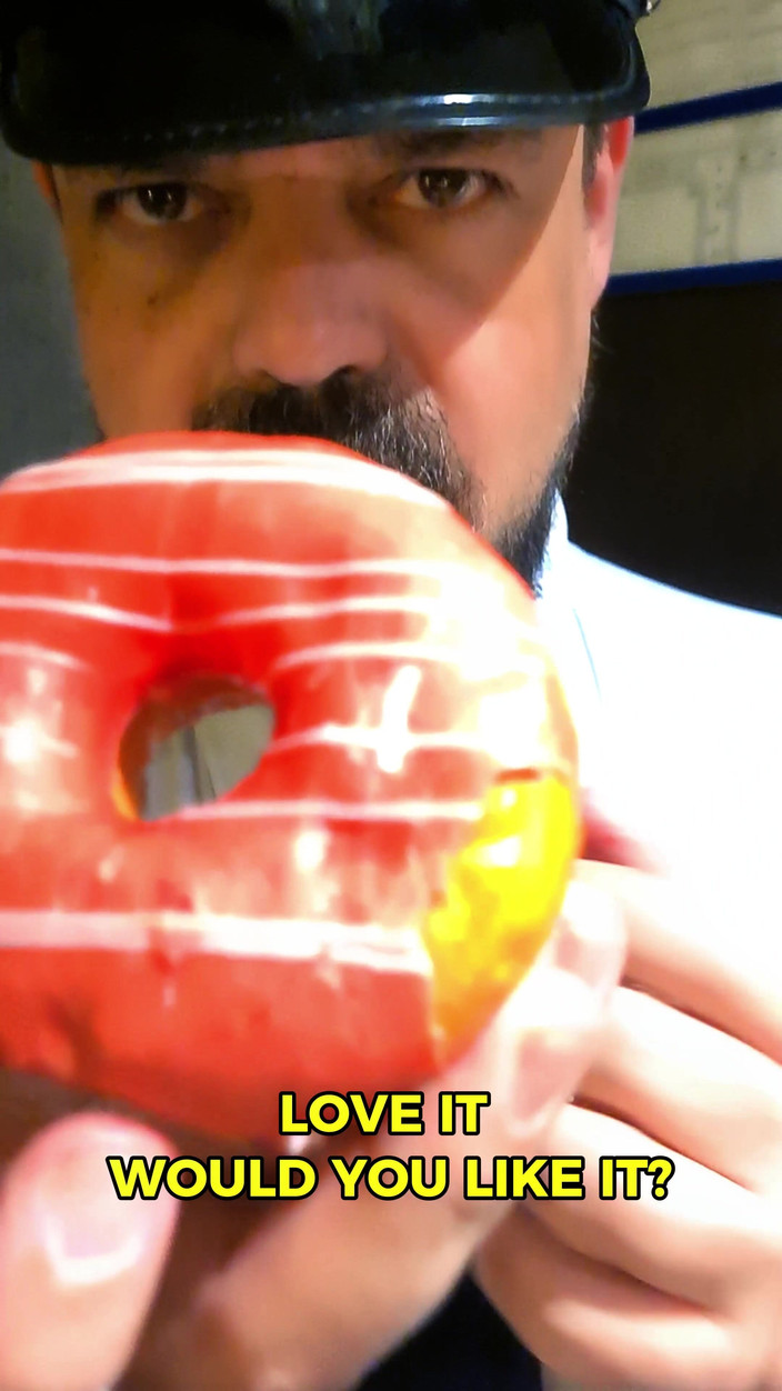 Punchbagplz: Niedźwiedź Policjant POV - kult i dominacja