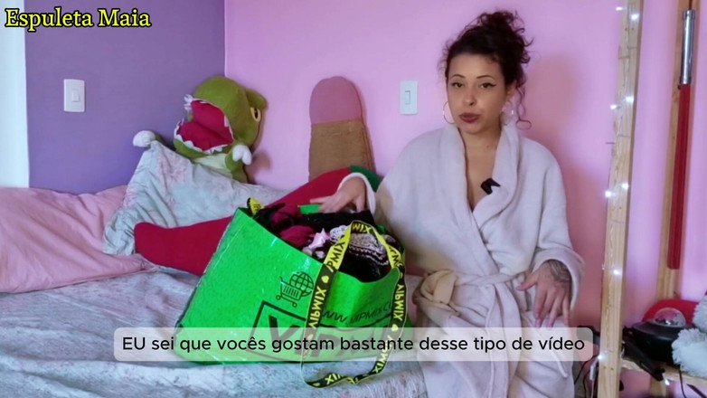 Espuleta: Sexy brazilská brunetka předvádí svou kaši kalhotek a spodního prádla