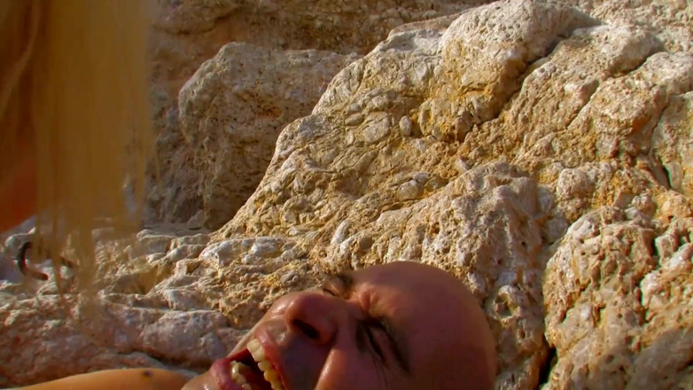 Amaspain: Une blonde nue incroyable se fait enculer par une grosse...