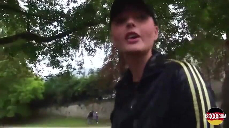 123XXX - Fucked Amateurs in Germany!: Hra na karty vede k sexu v dodávce