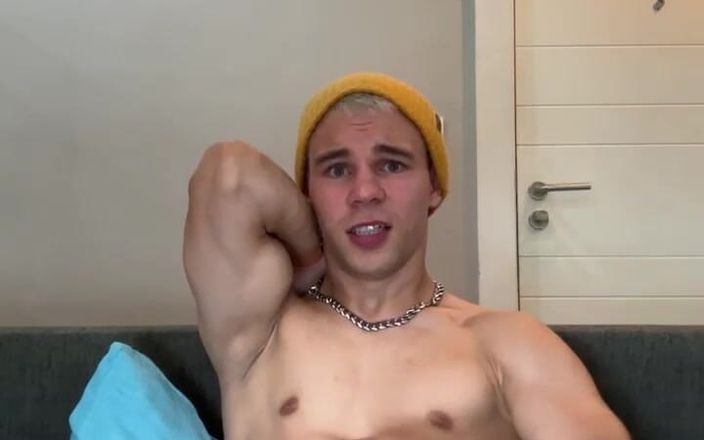 Max_Russell: Starker junge wichst