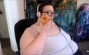 SSBBW Lady Brads: O maior chefe me alimenta com donuts