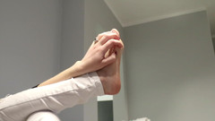 Anna Booty: TV를 보면서 노는 발