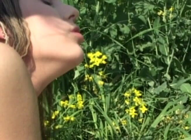 Lesbo Tube: Teen sluts fucking in high grass