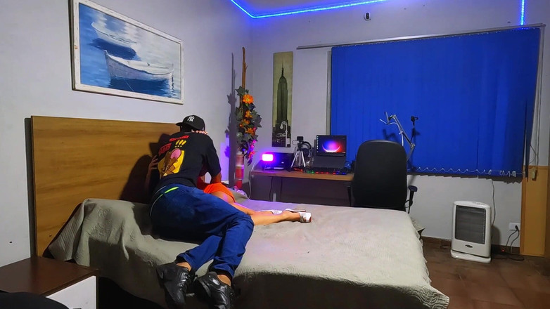 NatzinhaMorena: V kuchyni se opře o lednici a žádá mě o další