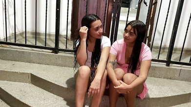 DAYANNA: Nuestros padres hacen un viaje mi hermanastra está cachonda y...