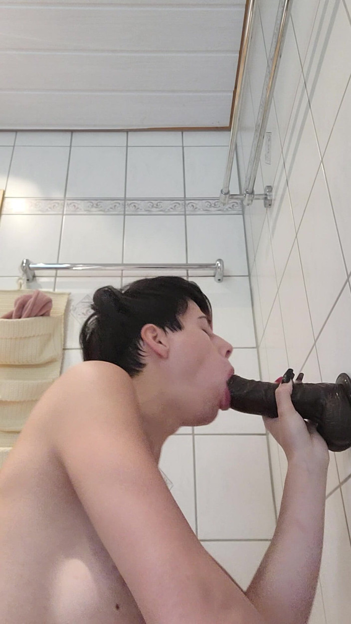 GianinaTS: Я трахаю свою дупу чорним ділдо!!