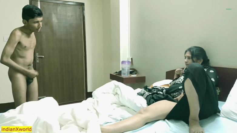 Indian Xshot: Hot Model Poonam Fucking With 18yrs Teen Boy! Best Hindi Sex