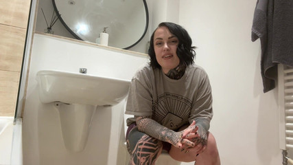 Miss Valentina: トイレに行きたい