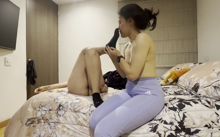 scarlettandc: 汗だくでジムから到着した2人の女の子は、服を脱いで全身の匂いをオーガズムに達するまで嗅ぎまくります