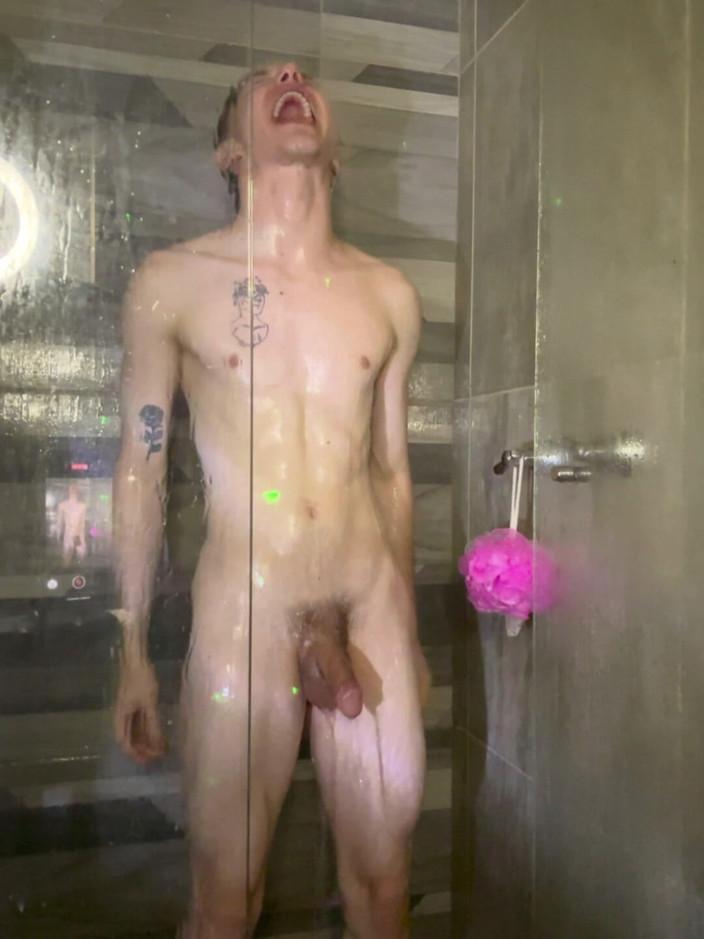 Nico Mucci: Natural Video Taking a Shower