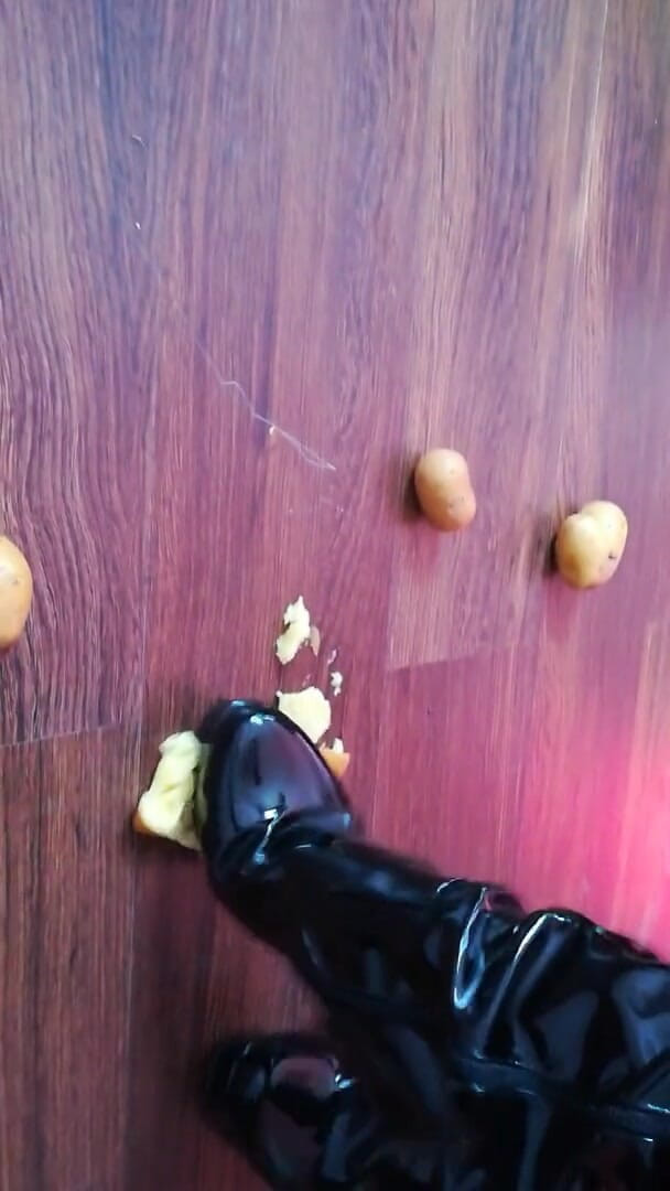 Lady Daniela -: The lady in beautiful boots crushes potatoes