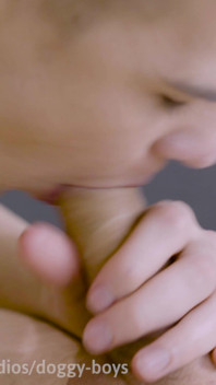 Junge ohne gummi gibt expertenmassage