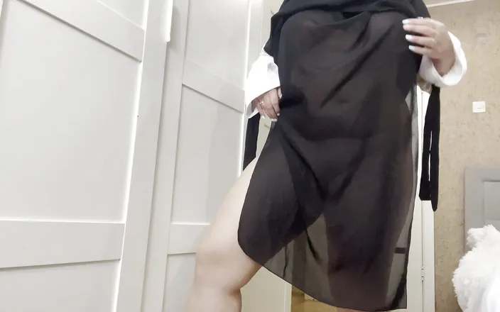 Lux Eva: Arab Wife Without Panties