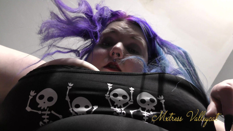 Mxtress Valleycat: Giant mean goth