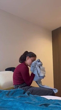 Jag älskar att förödmjuka, få min slav att följa mina order och lukta på mina kläder