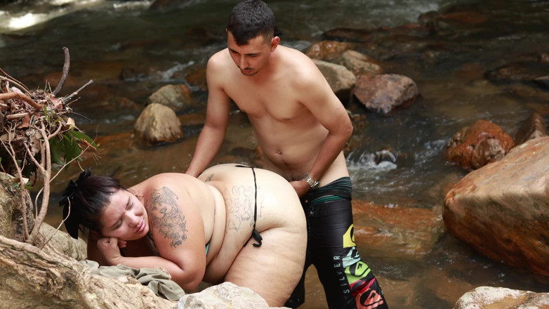 Lexly_16: Fucking in the River with a Dicky Guy Outdoors