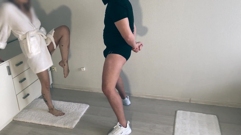 Amateur_fetish: Genç kıza taşak ezme 1 | açı 2