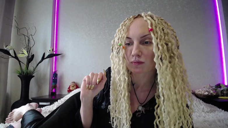 BadAssBitch: Neodvažuješ se na Mě podívat, poražení, já jsem tvá bohyně!