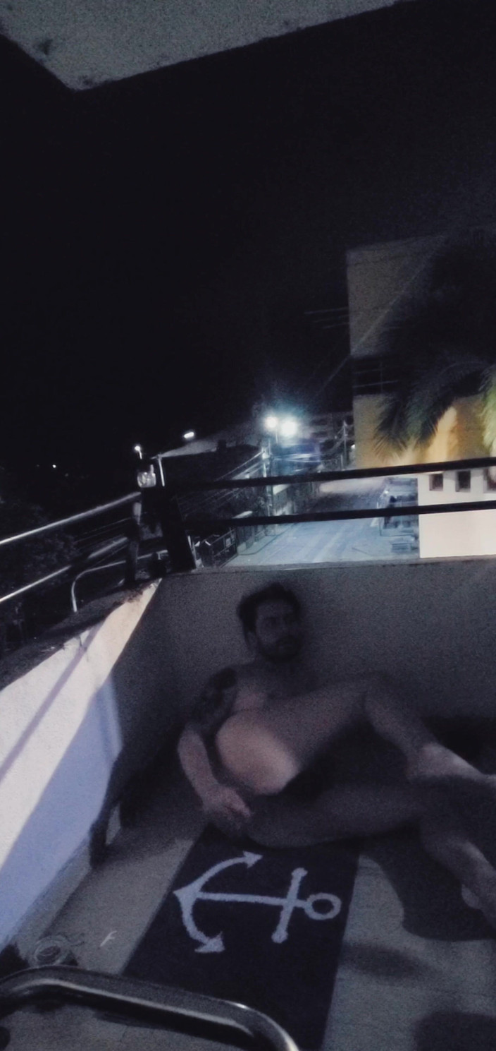 SlutClosetedfag: Rychlé šukání robertkem na balkóně