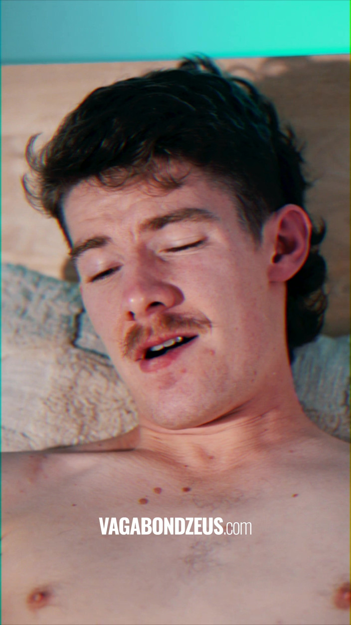 VagabondZeus - Erotic Filmmaker: Грайливий Ківі Ханг Твінк у своїй сольній сесії