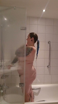 Soapy Shower Bts Elizabethhunny & Chriscoxxx