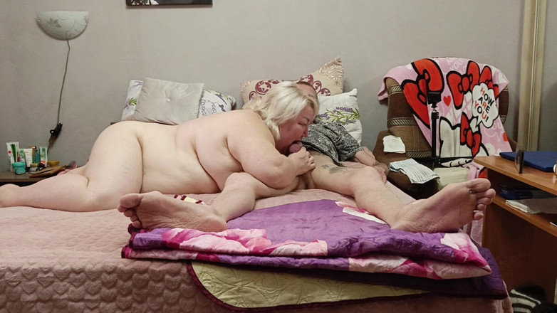 Zona901: Üvey anne yüksek kalitede derin sakso çekiyor ve ağzına boşalıyor