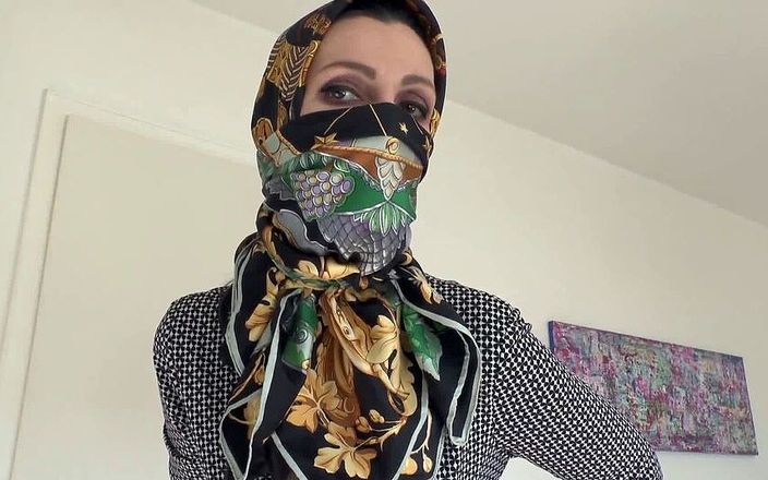 Lady Victoria Valente: Lady Victoria Valente - Styling av tygmask och huvudduk, JOI