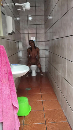Tsdanisantos1: Daniela en el baño
