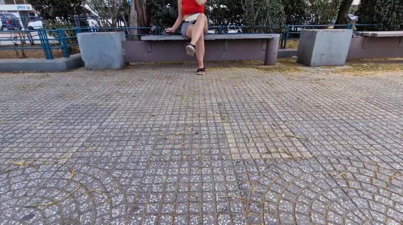 JonDickFlash: Mostrando el culo y el coño de cerca en el...