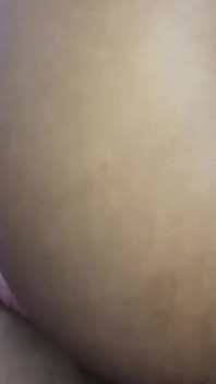 La copine sexy de mon ami était dans sa chambre après les cours, alors je l’ai baisée
