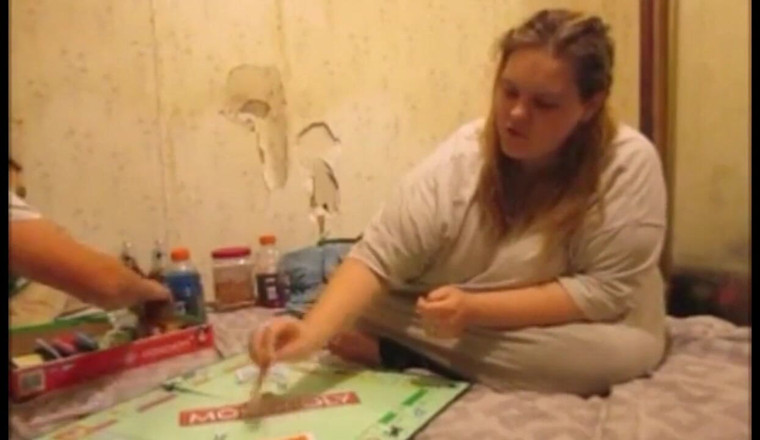 Fat House Wife: Manželka prohrává sázku a musí se vzdát s tím, že se...