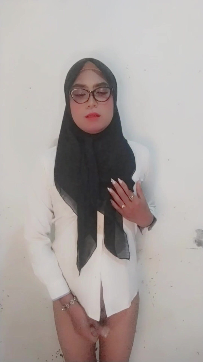 MylahLusty: Od učitele k závislákovi na penisu – Hijabi sissy s rozbitou...