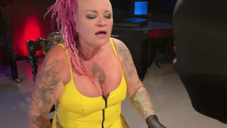 Domina Dark: Kerusi Keseronokan