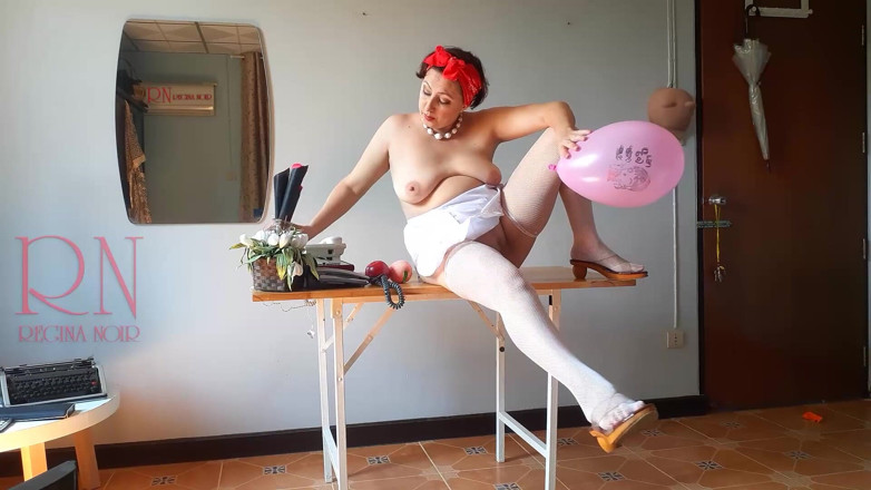 Regina Noir: Ossessione di ufficio, la segretaria nuda in ufficio con il...