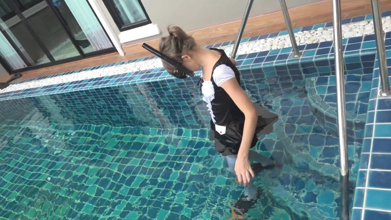 Angel The Dreamgirl: Sesso senza interruzioni- osa in piscina