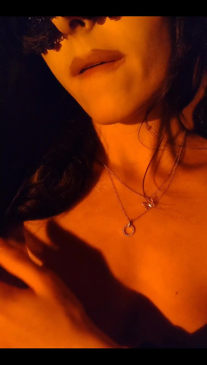 Lilianna20: Шаловливая девушка