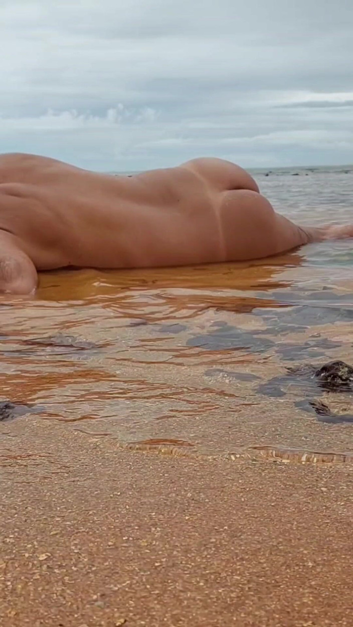 Ladysilvas: Ladysilva op het strand wordt naakt wat een hete gebruinde...