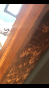 Подкрался к крошке