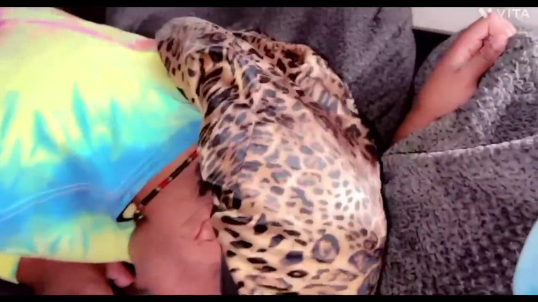 Fijii pornbox: 辣妹在打扫了男人的房子后被操菊花，让一些额外的现金青少年