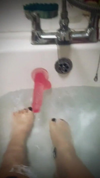 Piedi super bagnati footjob pov