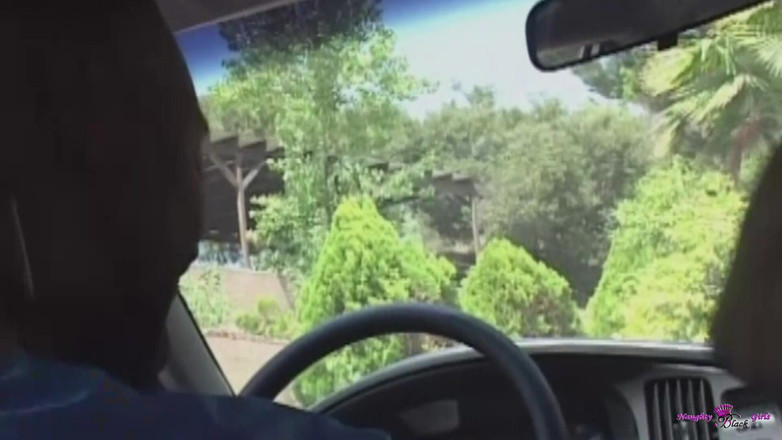 Naughty Black Girls: Dos chicas de ébano se turnan para obtener un pedazo de...