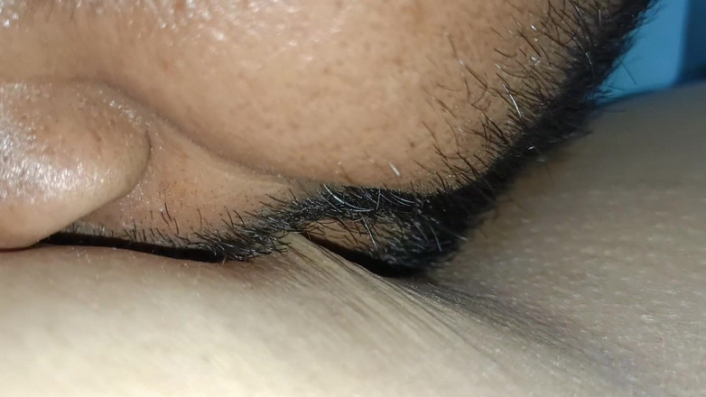 Catchybusty: देसी भाभी खुद को नियंत्रित नहीं कर सकती