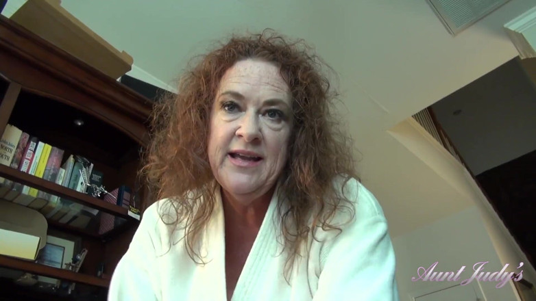 Aunt Judy's: Auntjudys - Tu Tía Madura Cachonda Ms. Ginger Te Pilla Masturbándote (en...