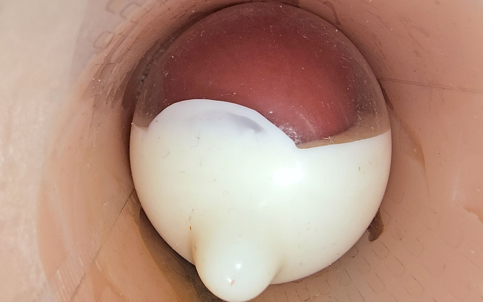 Creme sperm: De camera in het diepe poesje neemt een enorme ejaculatie...